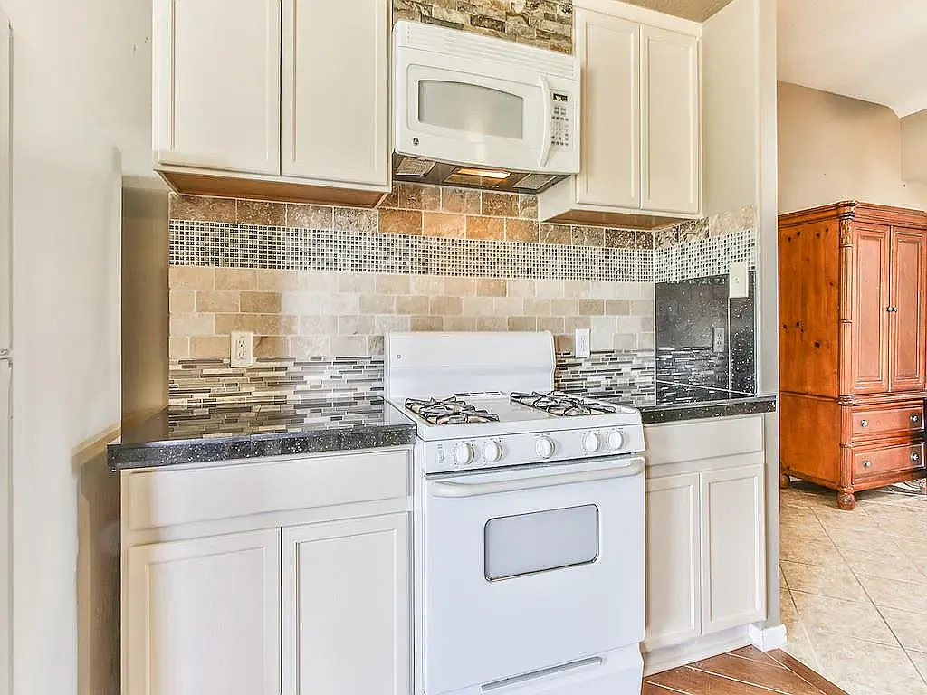 3 bed, 1200 sqft, $1,625 — Photo 4