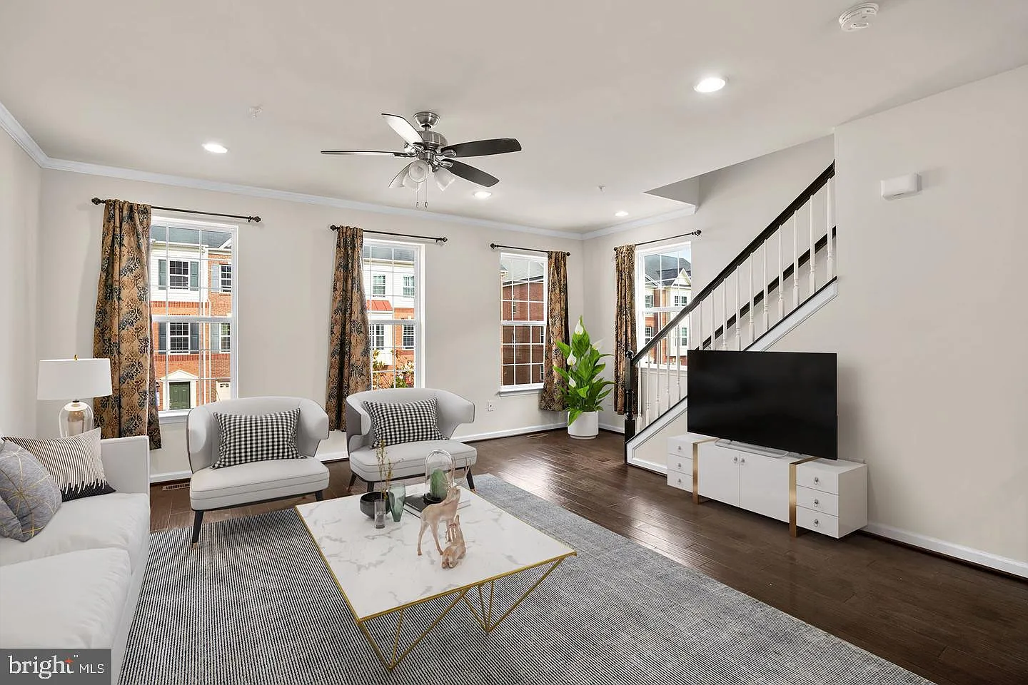 3 bed, 4.0 bath, 2251 sqft, $3,300 — Photo 3