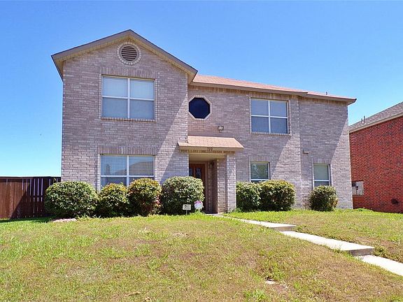2nd image of 300 Wedgewood Ln