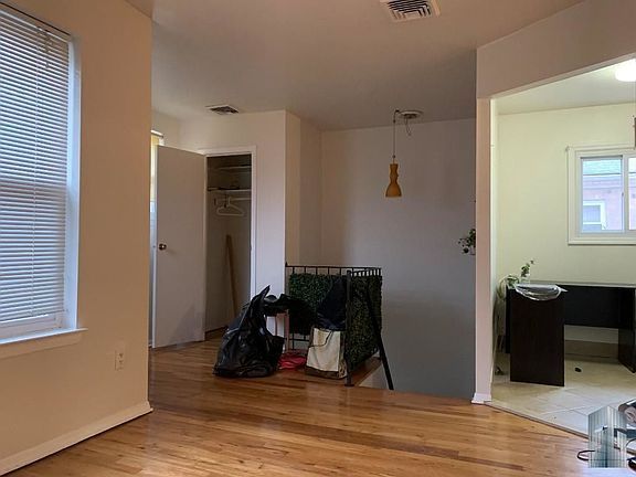 4th image of 2106 E 69th St #2