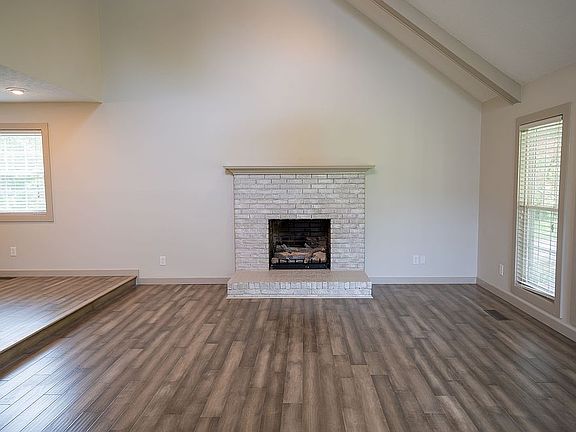 5th image of 222 Lindsay Ln