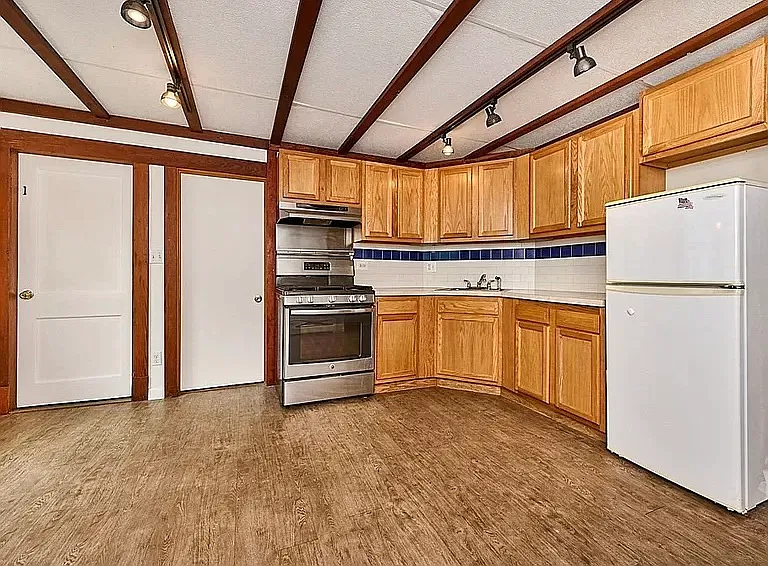1 bed, 700 sqft, $1,650 — Photo 2