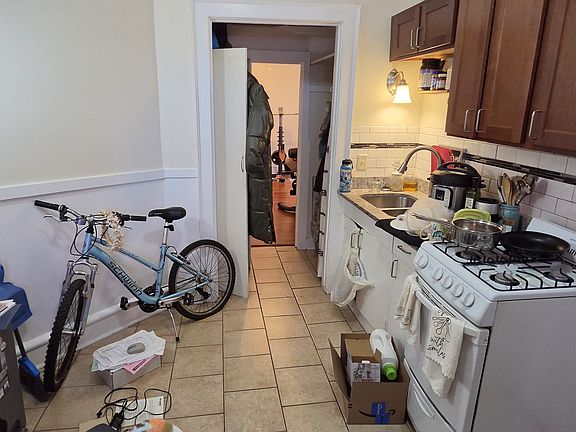 2nd image of 1912 Hennepin Ave S #2