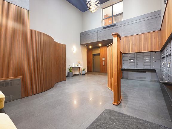 4th image of 4469 Broadway Unit 413