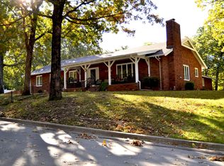 1214 W Beverly Hills Dr, Springfield, MO 65803