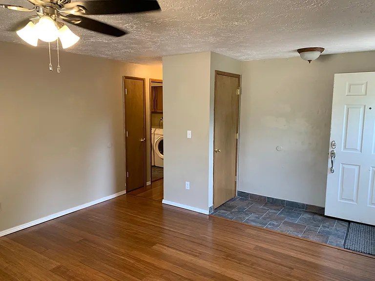 12500 SW Karen St #6 — Photo 8