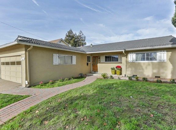 2nd image of 1661 Yosemite Dr