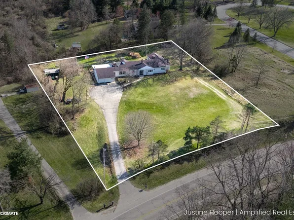 1220 W Green St, Hastings, MI 49058