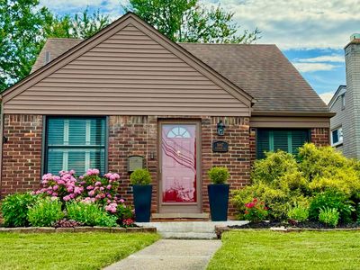 1647 Stanhope St, Grosse Pointe Woods, MI, 48236