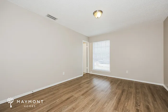 414 Hastings Dr — Photo 8