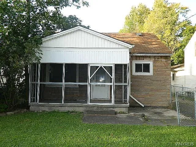 9506 Cayuga Dr photo 1