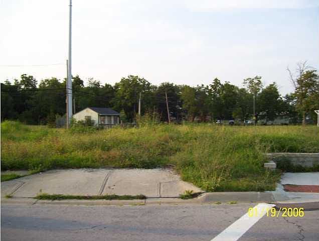 2nd image of 3360 4th Ave