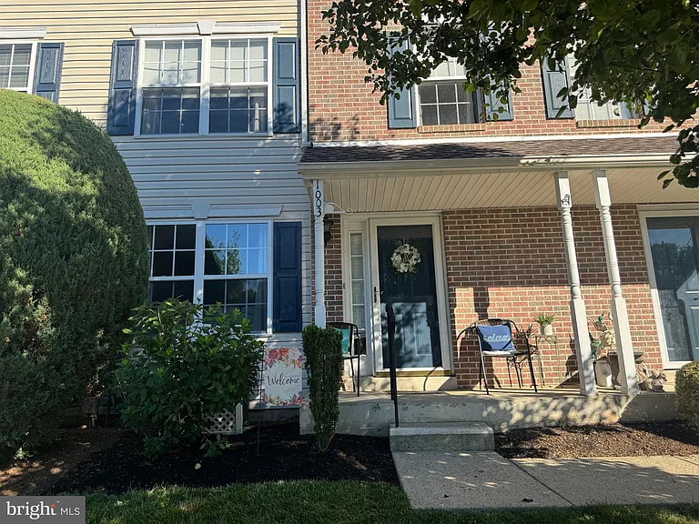1003 Woodview Ct — Photo 16