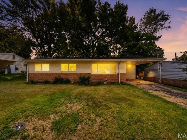 9838 Tanbark Ln, Saint Louis, MO 63134