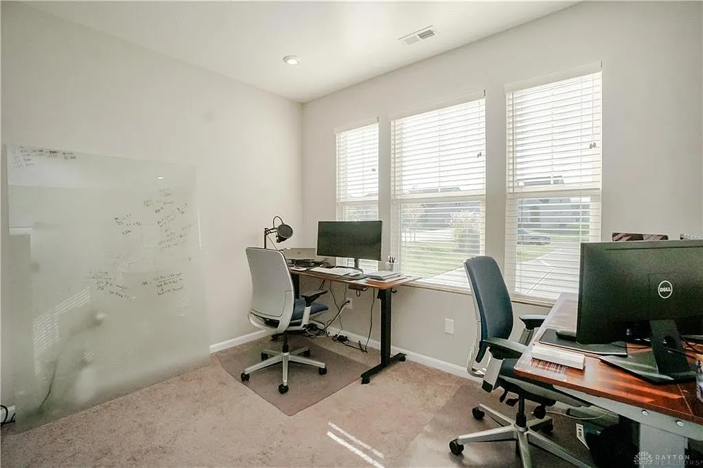 3 bed, 3.0 bath, 2600 sqft, $3,195 — Photo 4