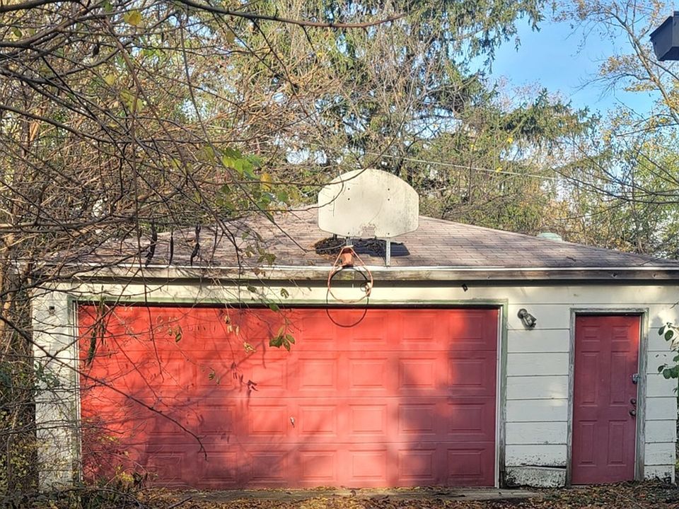 2nd image of 218 Marquette St