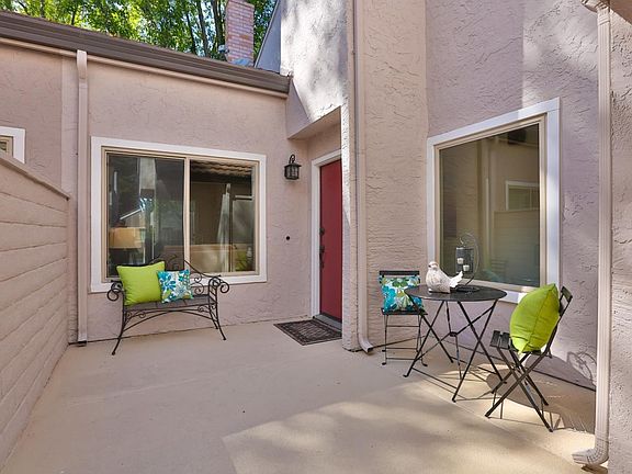3rd image of 2594 Knightsbridge Ln