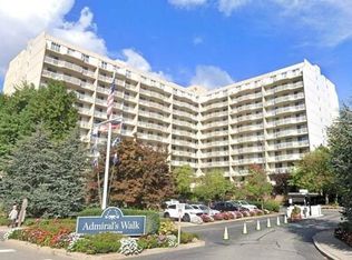 1077 River Rd APT 910, Edgewater, NJ 07020