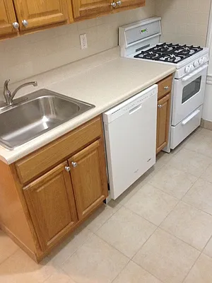 Rented by Metroline Realty | media 40