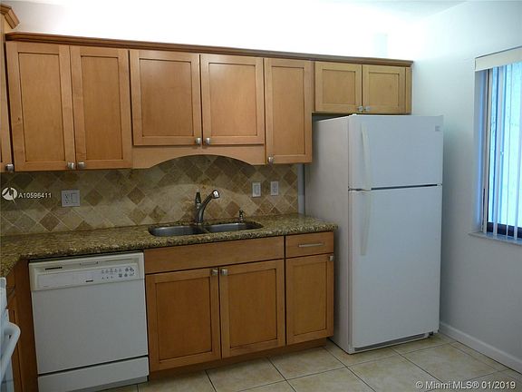 4th image of 16172 Laurel Dr #202