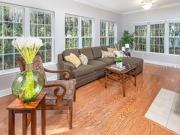 5th image of 12 Victoria Square Dr