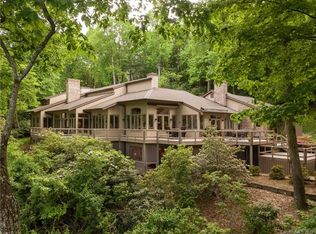300 Winding Meadows Dr, Flat Rock, NC 28731