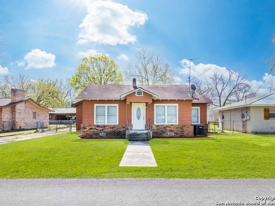 822 E Torrey St New Braunfels Tx 78130 Mls 1516800 Zillow