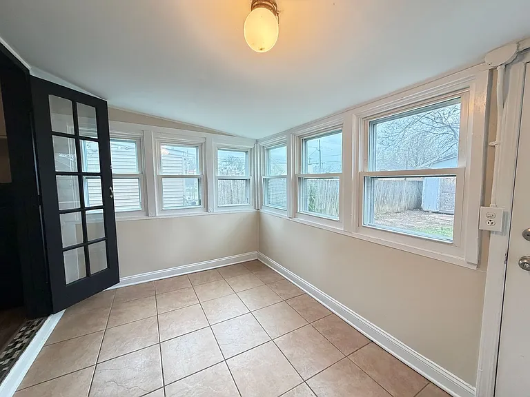 825 Parkway Dr — Photo 26
