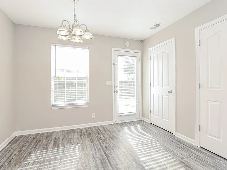 1283 Tiree Dr — Photo 6