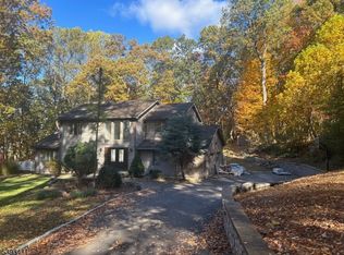 102 Drakestown Rd, Hackettstown, NJ 07840