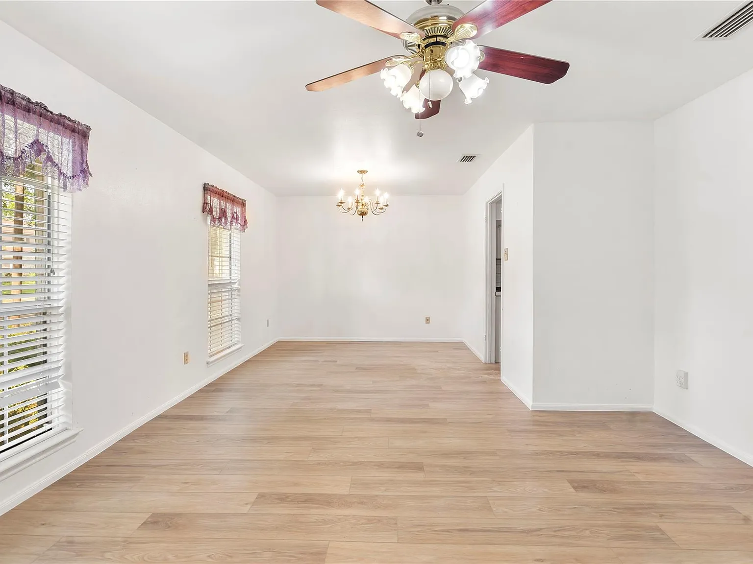 4 bed, 2.0 bath, 1968 sqft, $2,425 — Photo 4