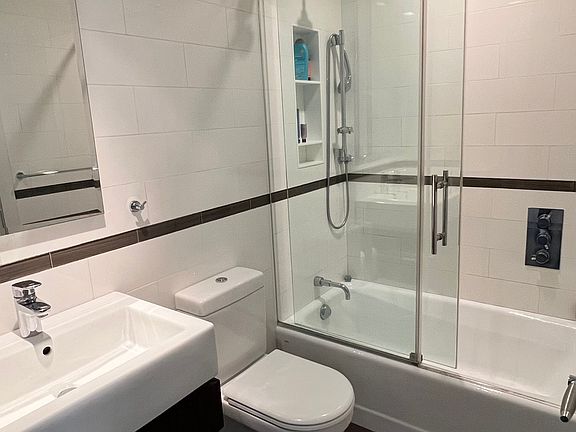 4th image of 431 W 44th St Fl 3