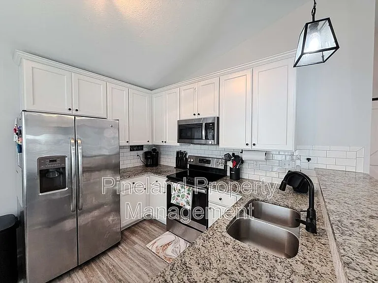 201 Old Colony Pl — Photo 9