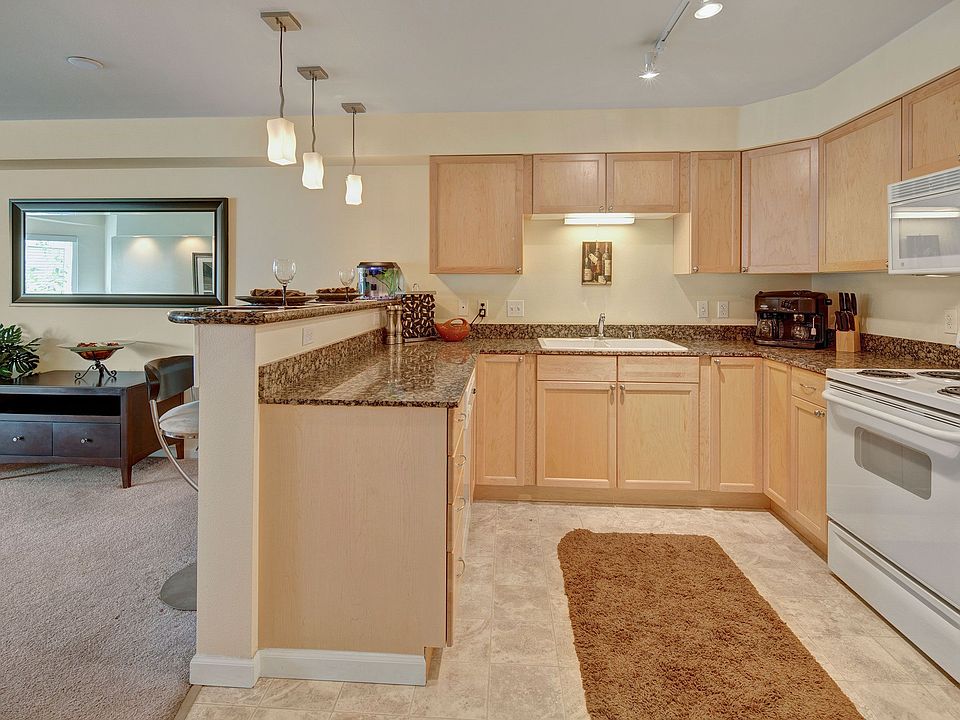Admirals Cove Apartments - Kitchen