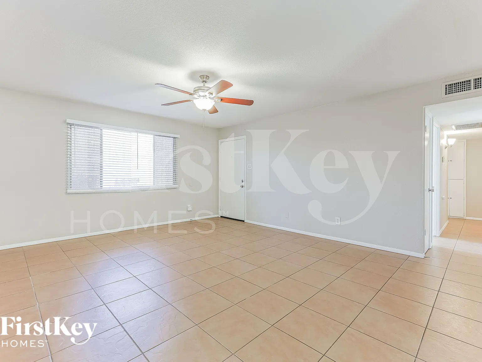 3 bed, 2.0 bath, 1128 sqft, $1,985 — Photo 4
