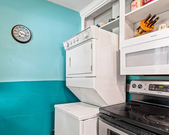 818 E Washington St — Photo 24