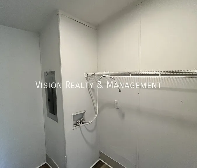 137 Park West Ct — Photo 39