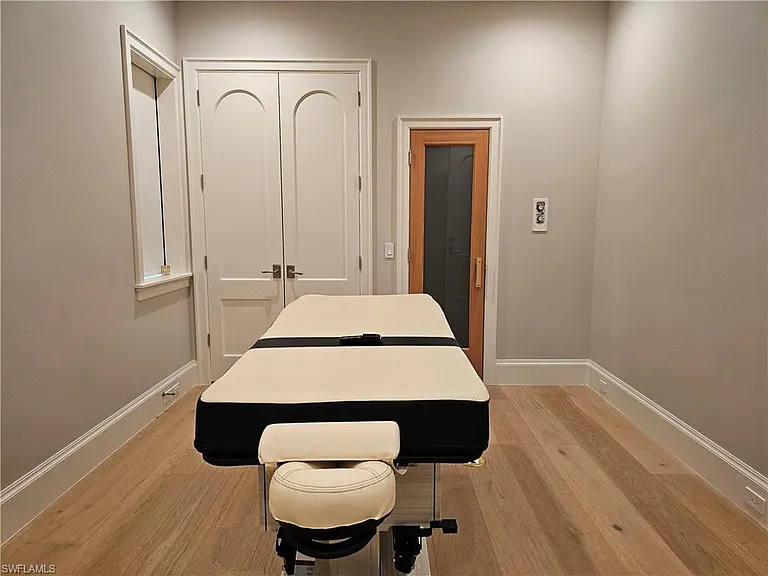 637 Palm Cir W — Photo 37