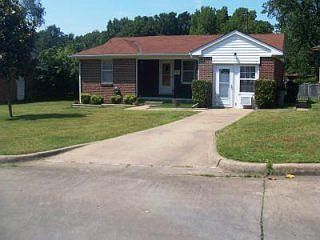 1st image of 115 Fleetwood Pl