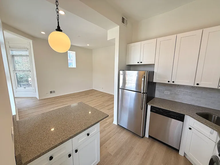 935-937 W Armitage Ave #935-2A — Photo 5