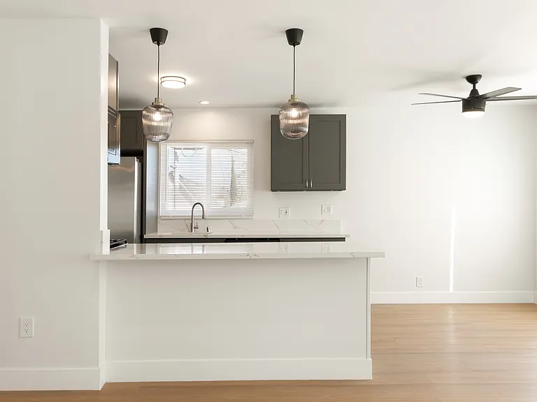 352 S Doheny Dr #7 — Photo 8