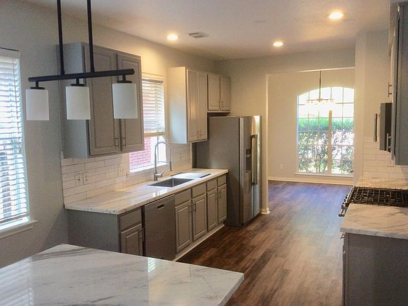 Kitchen with new stainless appliances & granite countertops