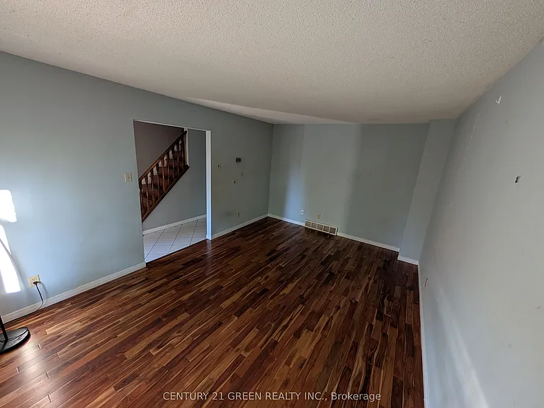 61 Ashley Cres — Photo 10
