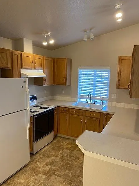 3 bed, 1190 sqft, $1,950 — Photo 4
