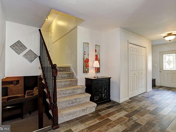 2nd image of 105 Roosevelt Ave