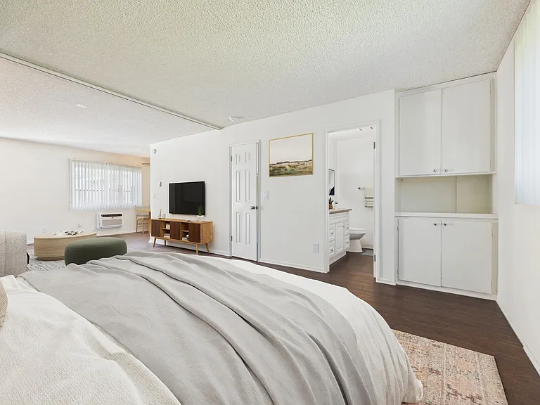 Gilmore Apartments - Van Nuys — Photo 9