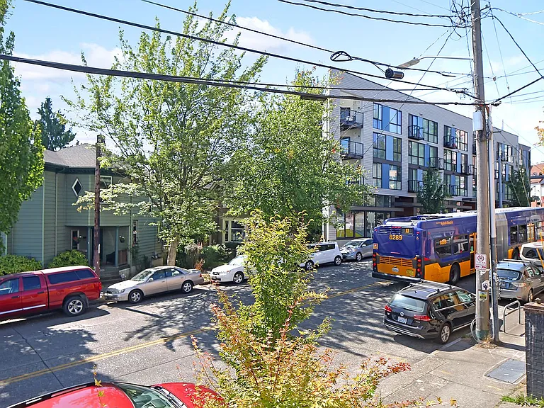 Convenient Apartments on Cap Hill! — Photo 32