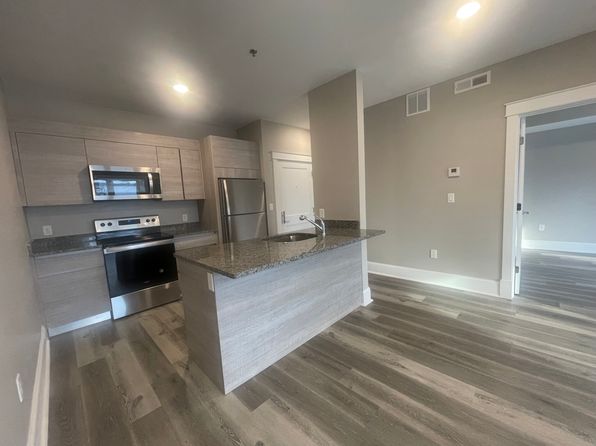 330-350 Pleasant St #228