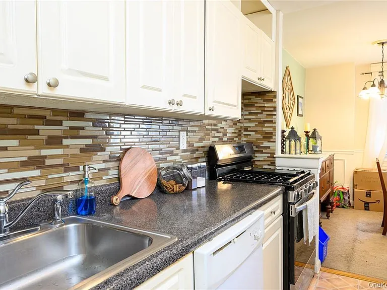 4 Sadore Ln #3J — Photo 10