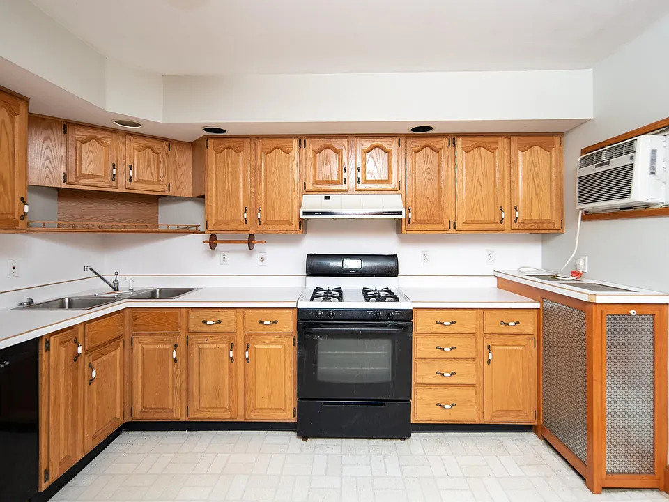 159 Hoosick St #2